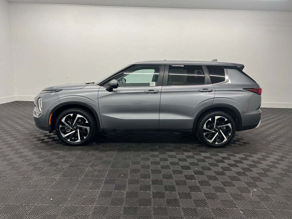 Used 2024 Mitsubishi Outlander SE SUV