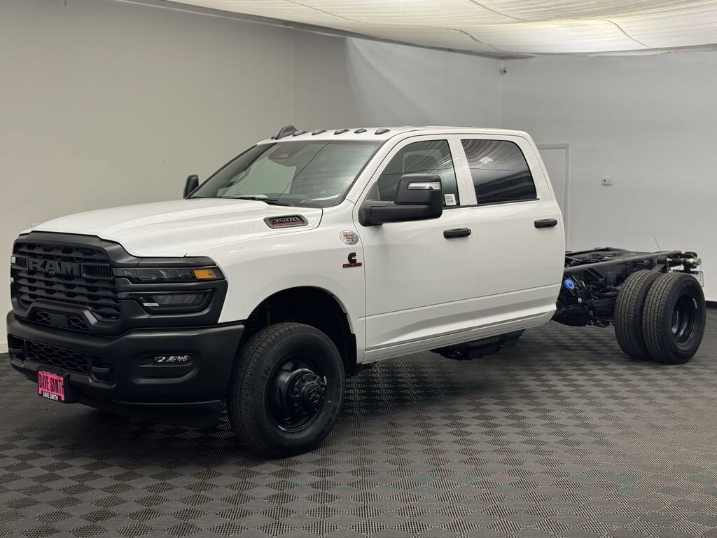 New 2025 Ram 3500 Chassis Cab 3500 TRADESMAN CREW CAB CHASSIS 4X4 60' CA Pickup