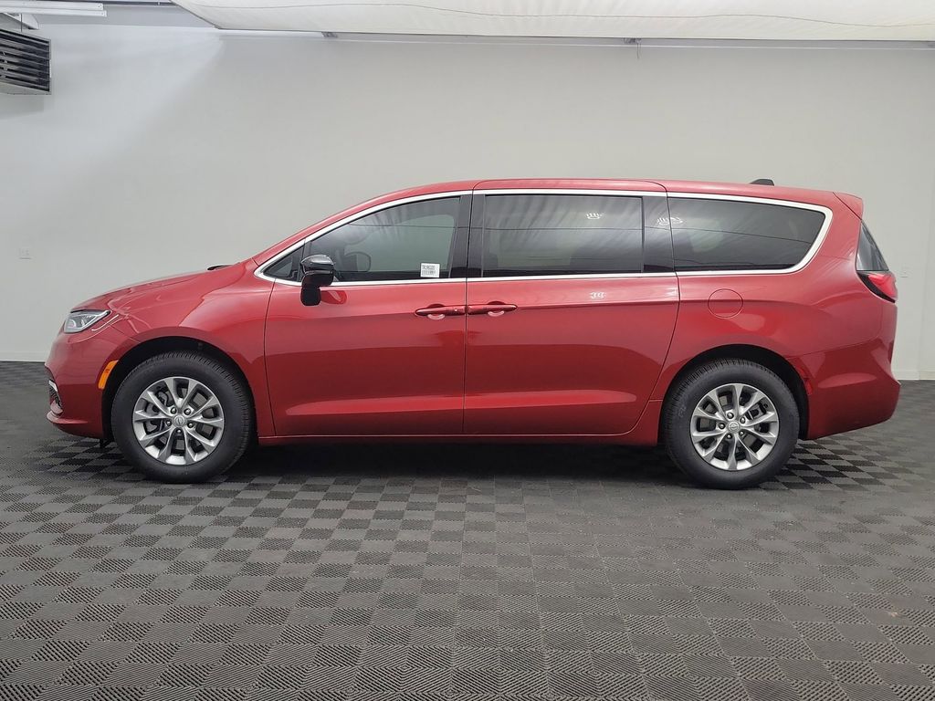 2026 Chrysler Pacifica photo 2