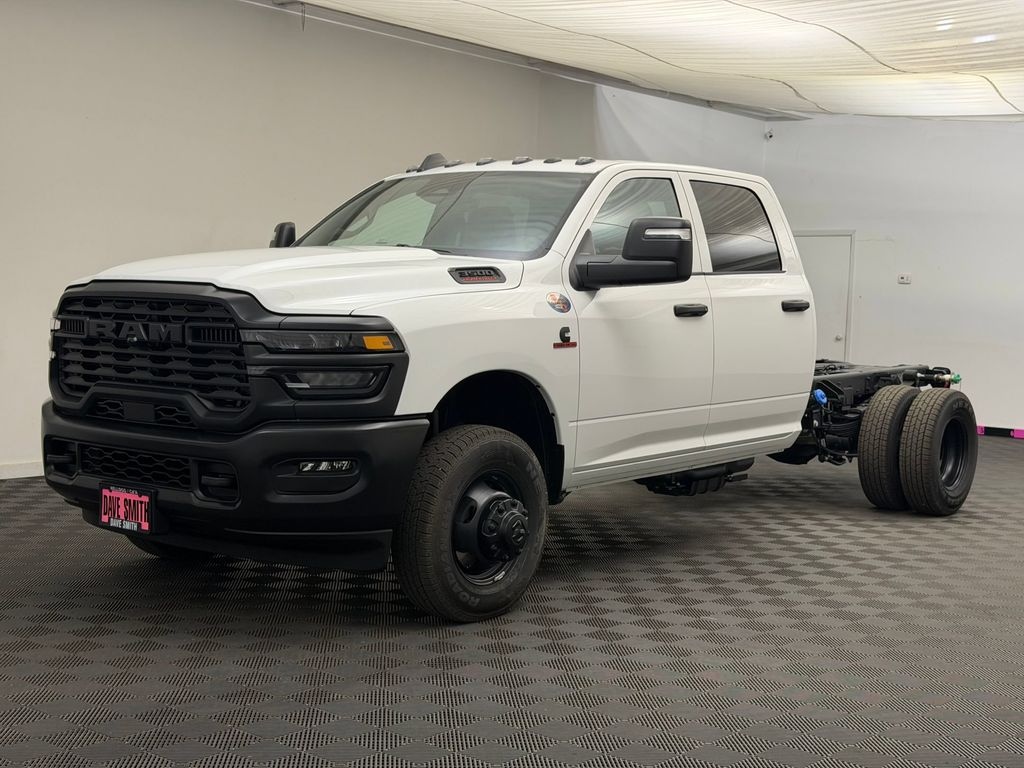 New 2026 Ram 3500 TRADESMAN CREW CAB CHASSIS 4X4 60' CA Pickup