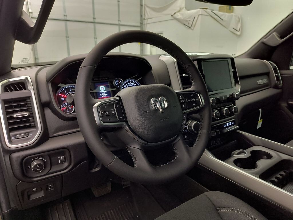 New 2026 Ram 1500 BIG HORN CREW CAB 4X4 5'7 BOX Pickup