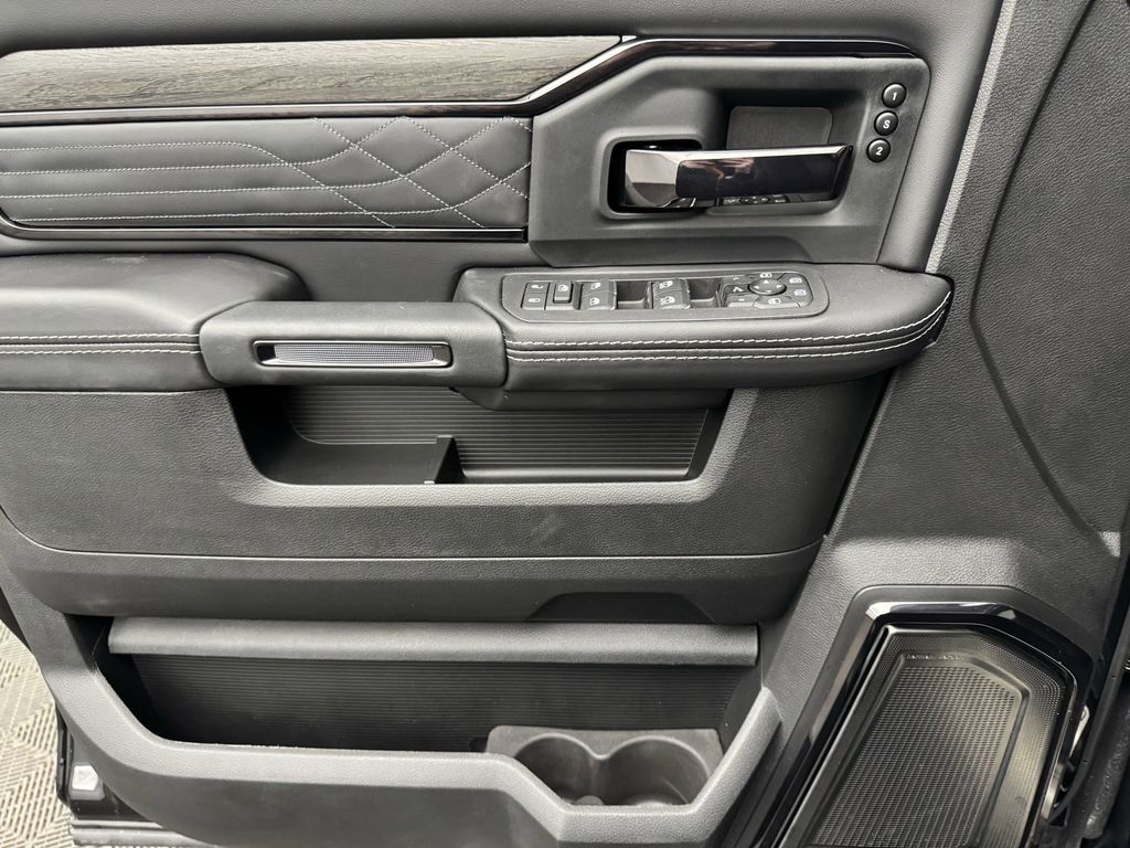 2025 RAM 3500 Limited - Photo 10