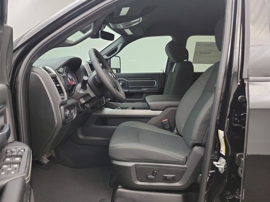 New 2026 Ram 2500 BIG HORN CREW CAB 4X4 6'4 BOX Pickup