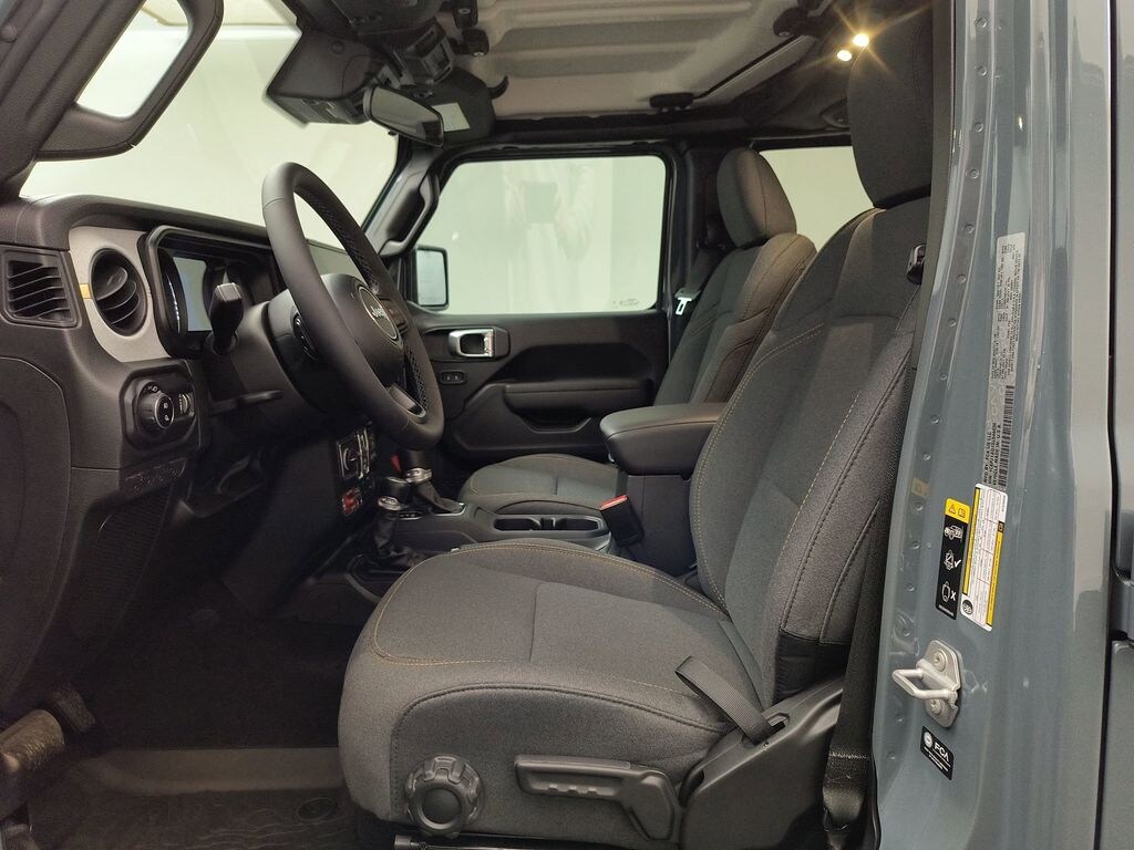 Used 2025 Jeep Gladiator Sport Truck Crew Cab