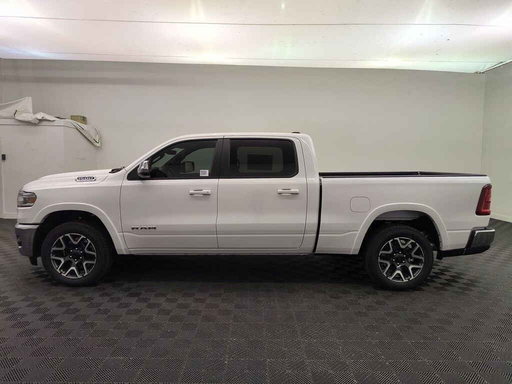 New 2026 Ram 1500 LARAMIE CREW CAB 4X4 6'4 BOX Pickup