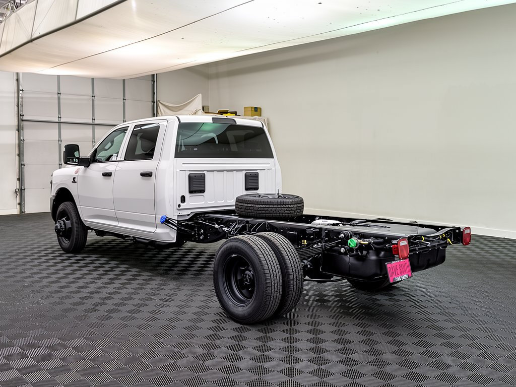 New 2027 Ram 3500 CREW CAB CHASSIS 4X4 Pickup