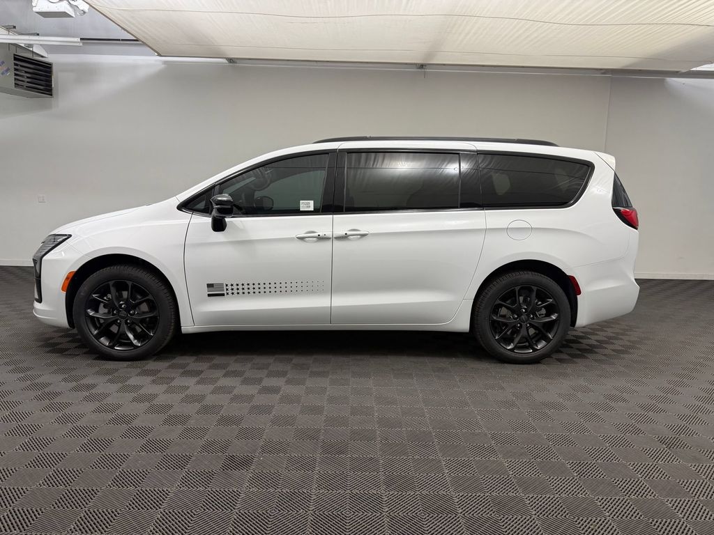 New 2027 Chrysler Pacifica SELECT AWD Passenger Van