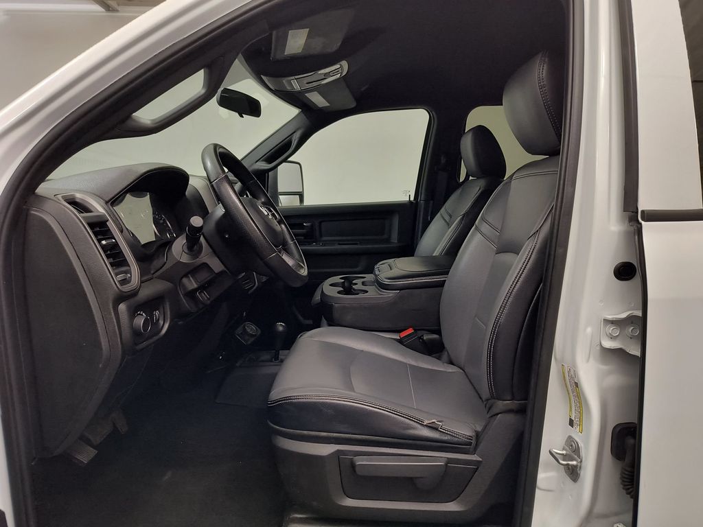 5500 Chassis Tradesman/SLT/Laramie/Limited Truck Crew Cab