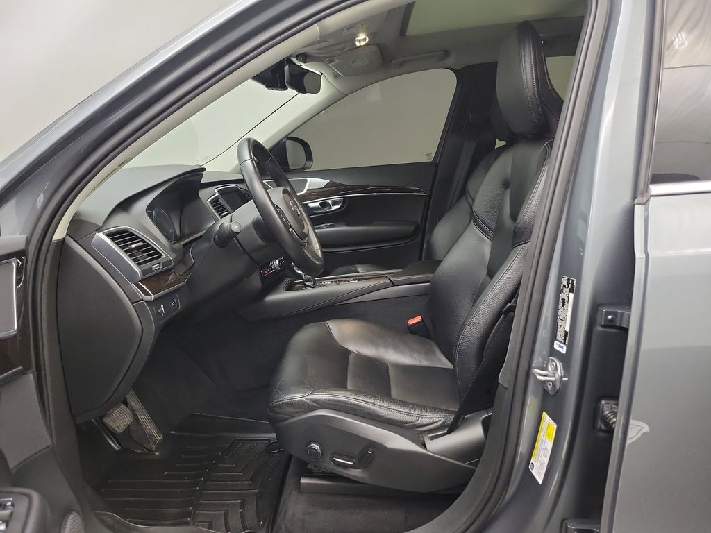 Used 2019 Volvo XC90 T6 Momentum SUV