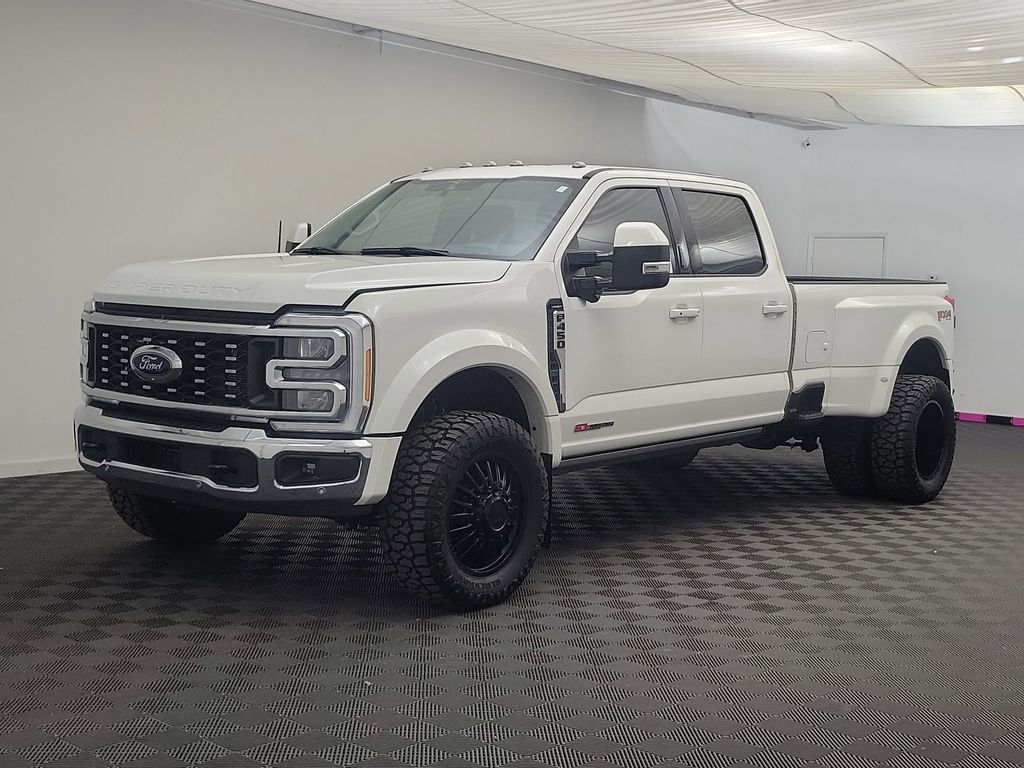 2023 Ford F-450 Super Duty Lariat's photo