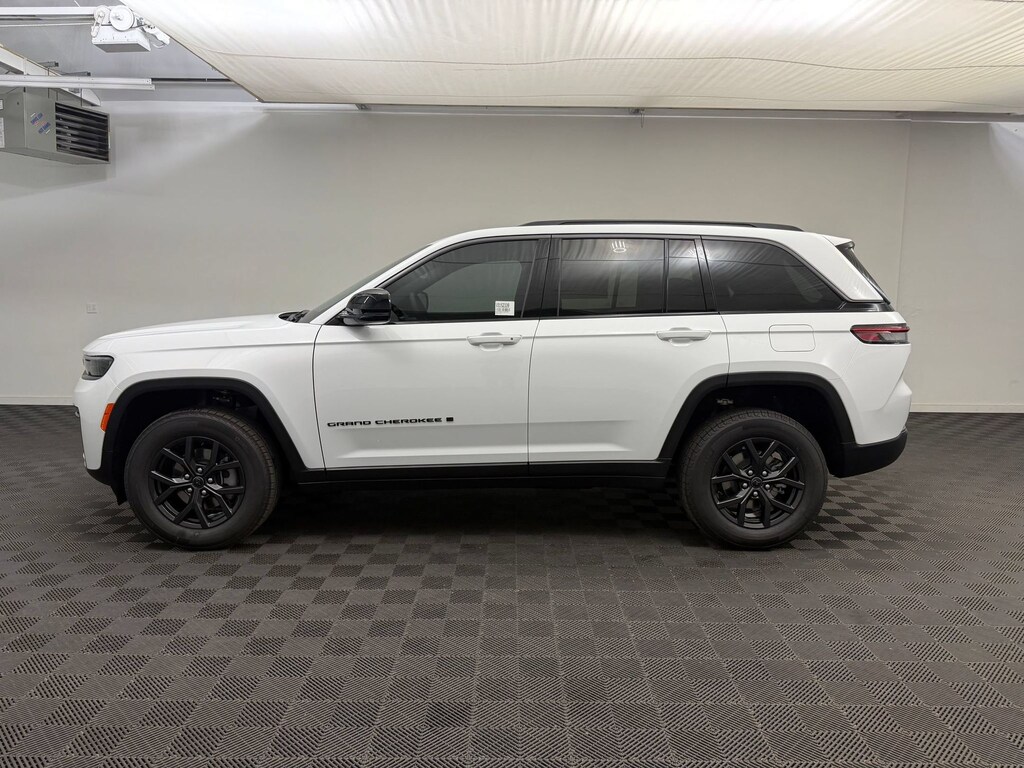 New 2027 Jeep Grand Cherokee Laredo Altitude Sport Utility