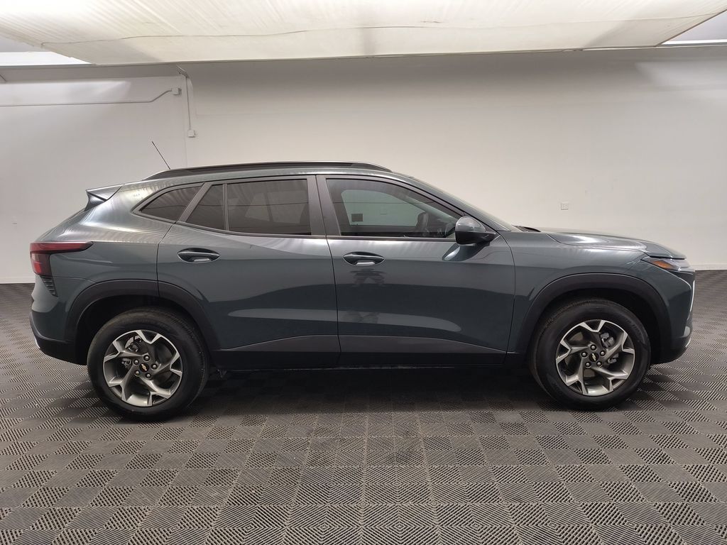 2026 Chevrolet Trax LT - Photo 8