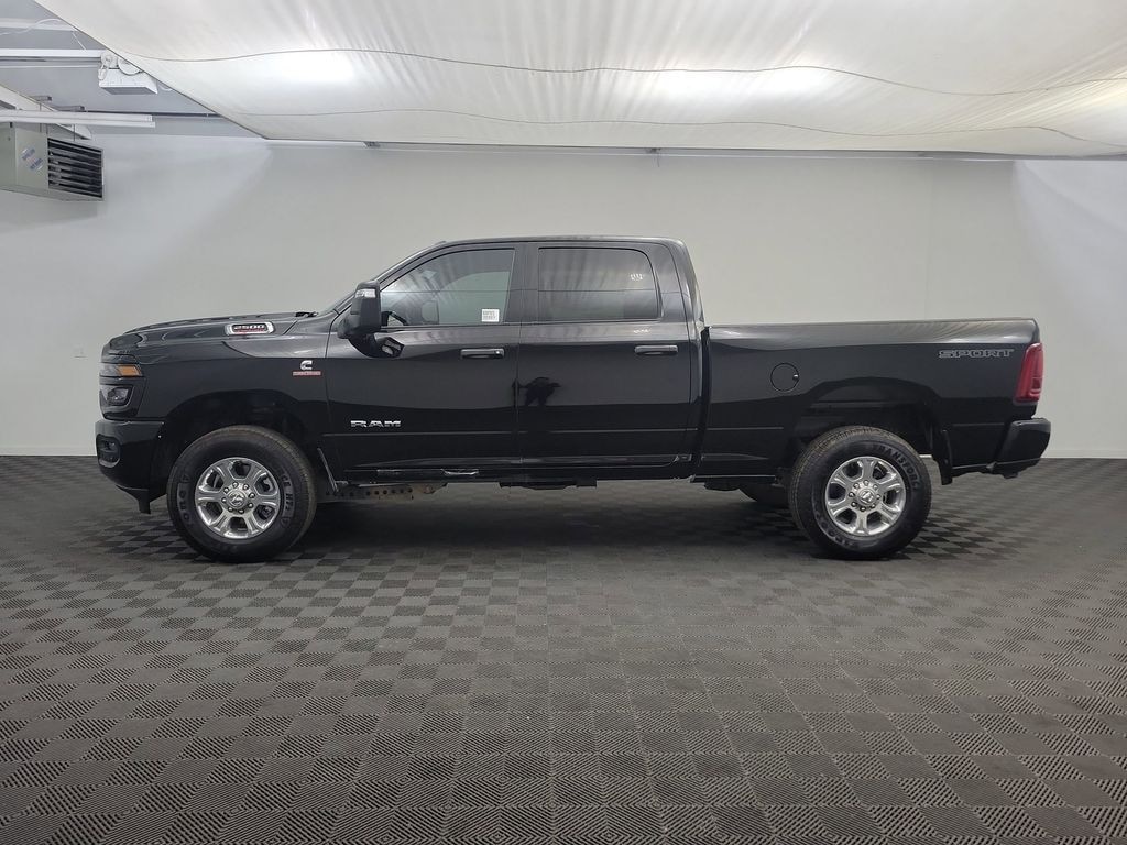 New 2025 Ram 2500 BIG HORN CREW CAB 4X4 6'4 BOX Pickup