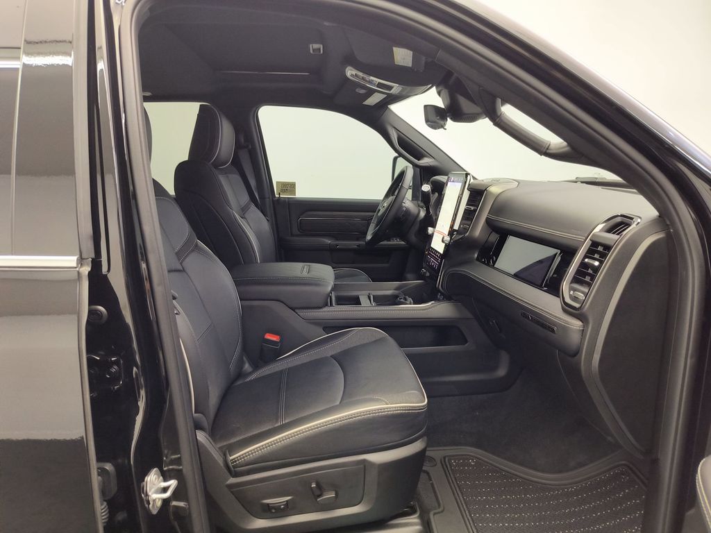 2025 RAM 3500 Limited - Photo 32