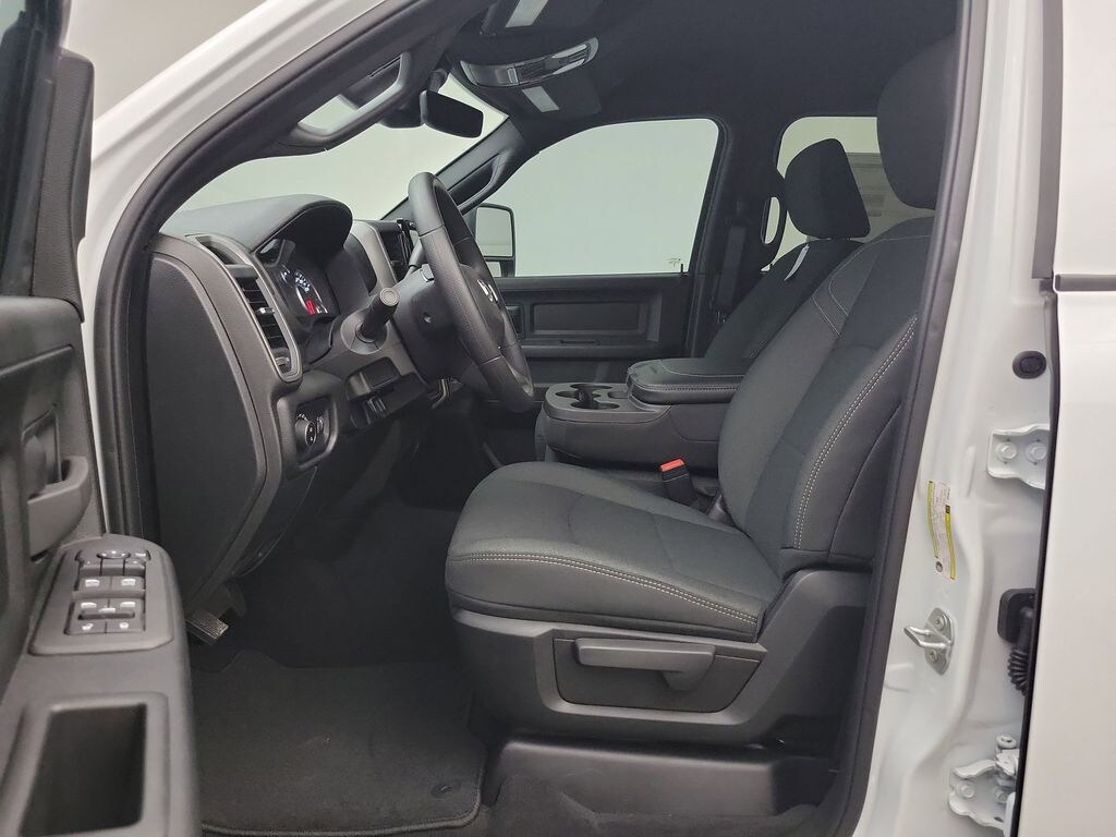 New 2025 Ram 3500 TRADESMAN CREW CAB 4X4 8' BOX Pickup