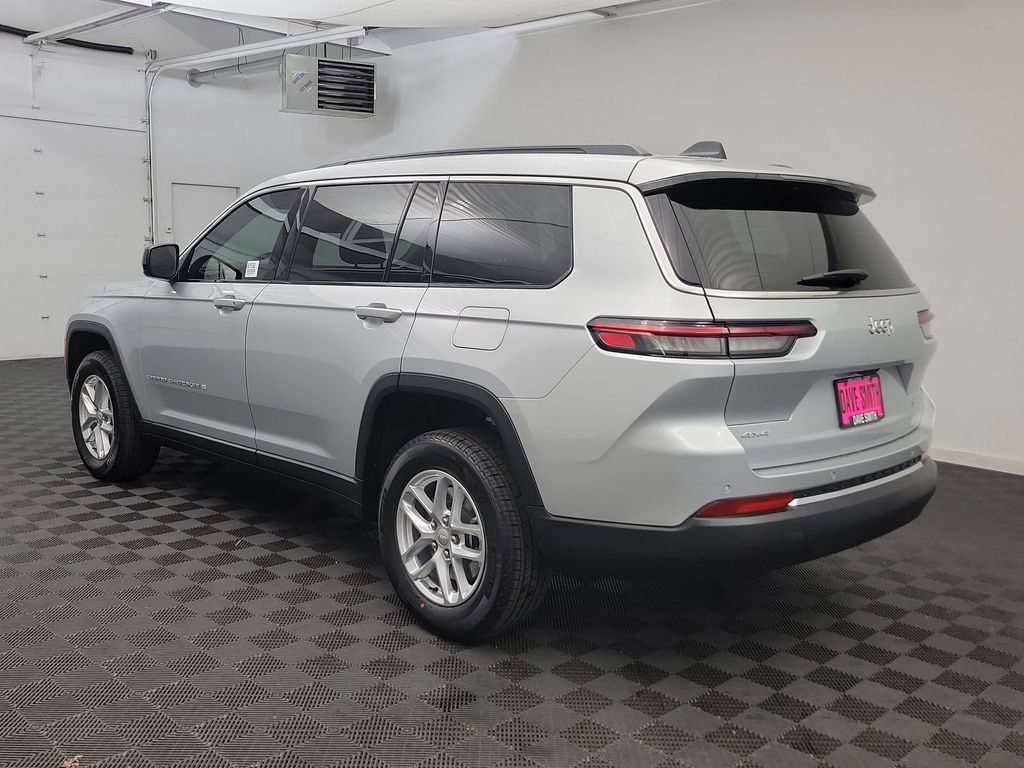 2025 Jeep Grand Cherokee Laredo photo 2