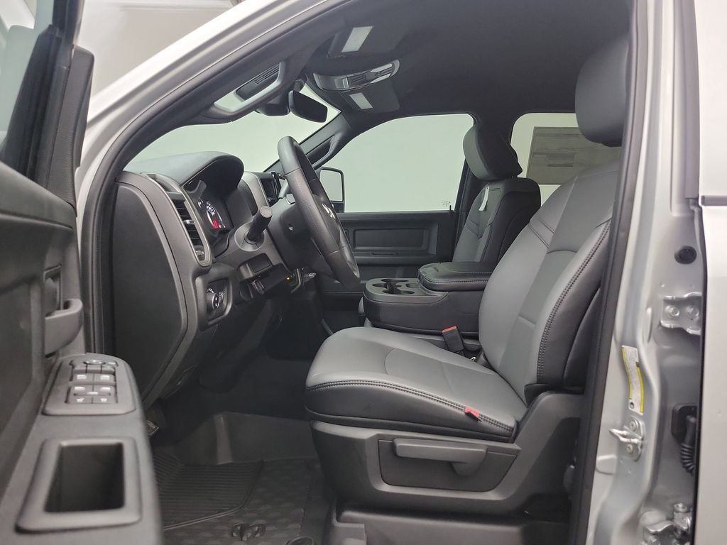 2026 Ram 2500 Tradesman photo 4