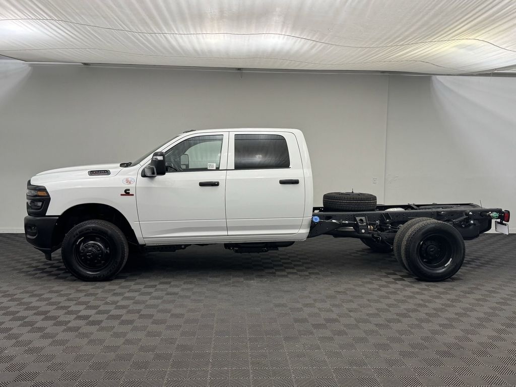 New 2025 Ram 3500 Chassis Cab 3500 TRADESMAN CREW CAB CHASSIS 4X4 60' CA Pickup