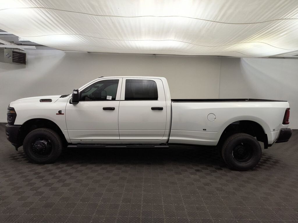 New 2026 Ram 3500 TRADESMAN CREW CAB 4X4 8' BOX Pickup