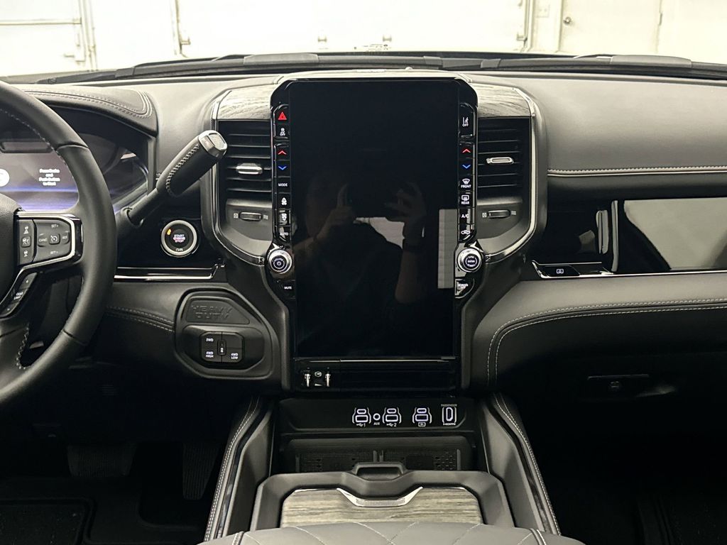 2025 RAM 3500 Limited - Photo 23