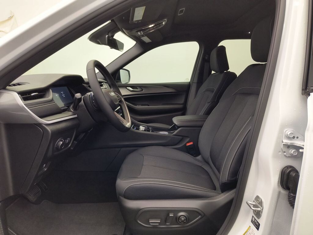 New 2025 Jeep Grand Cherokee LAREDO X 4X4 Sport Utility