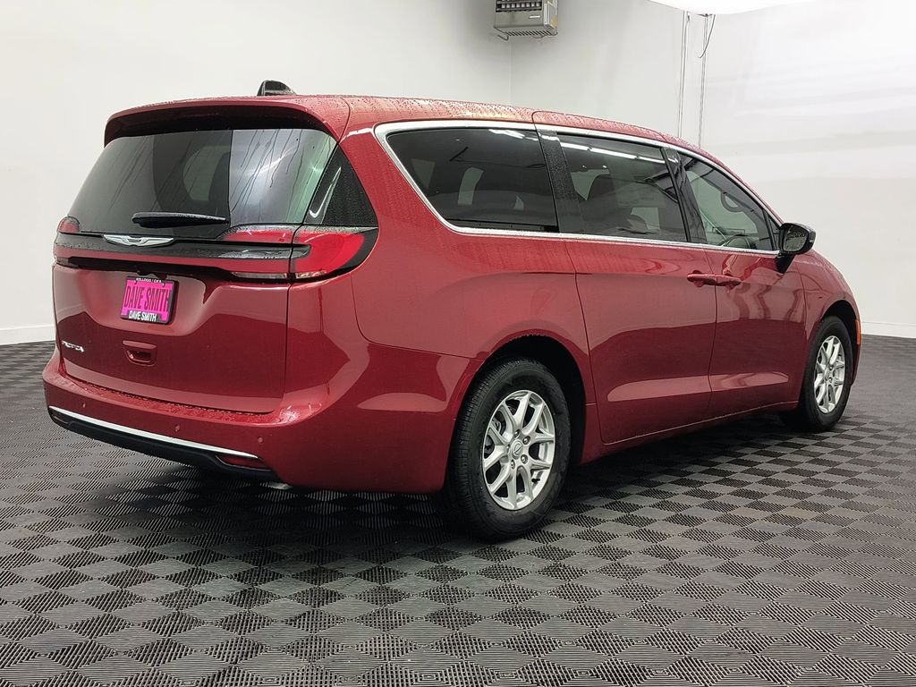 2026 Chrysler Pacifica Select - Photo 9