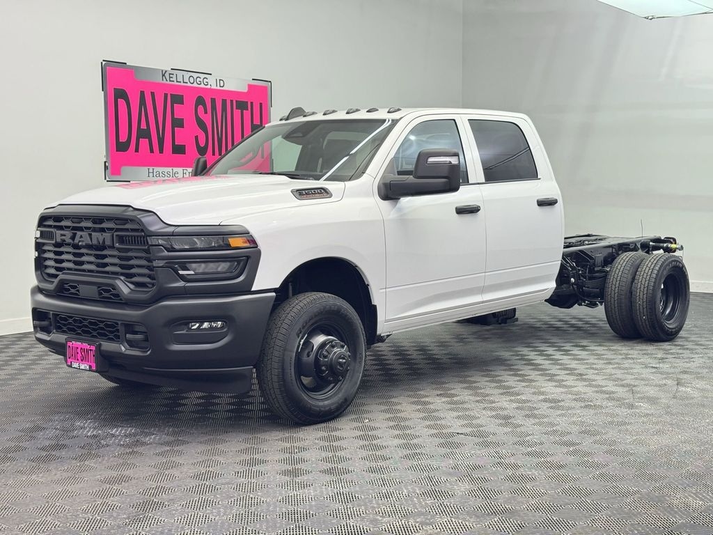 New 2025 Ram 3500 Chassis Cab 3500 TRADESMAN CREW CAB CHASSIS 4X4 60' CA Pickup