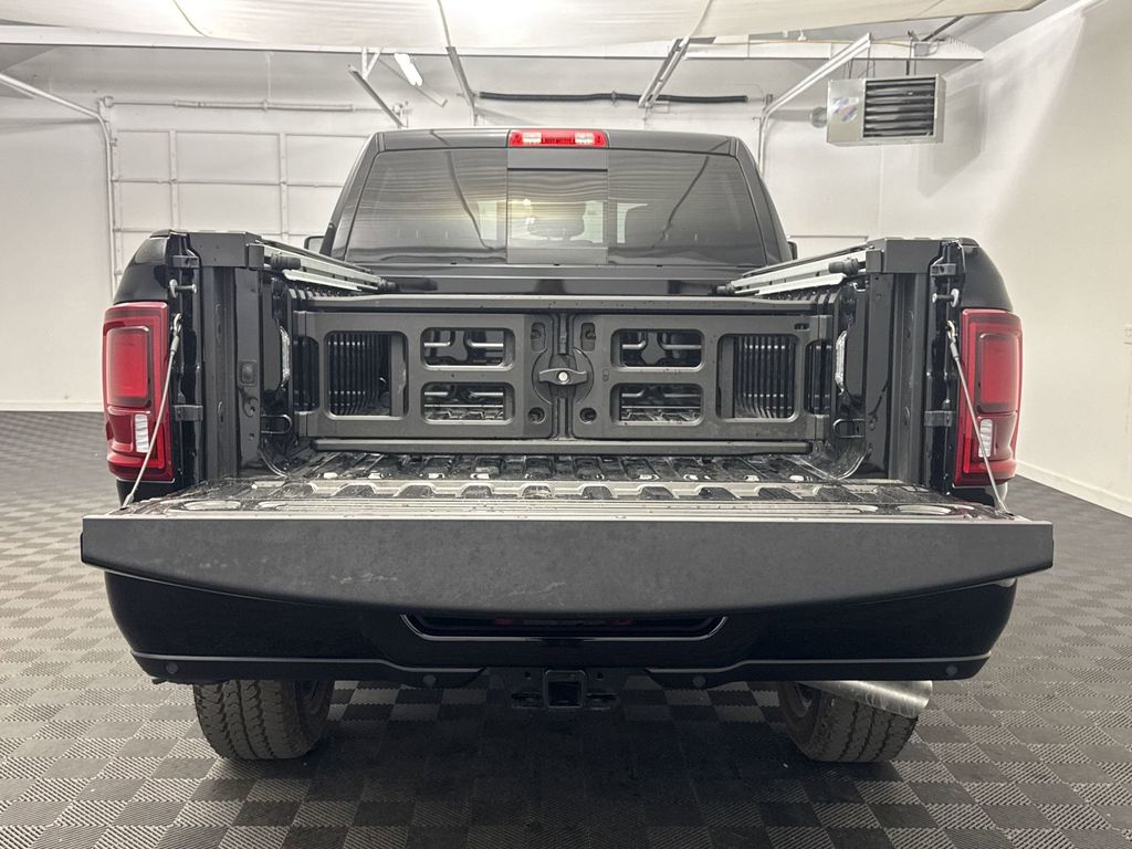 2025 RAM 3500 Limited - Photo 17