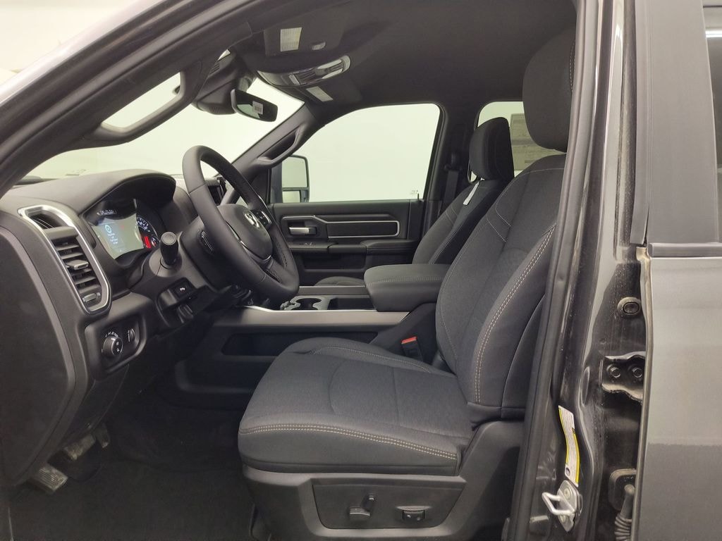 New 2025 Ram 2500 BIG HORN CREW CAB 4X4 6'4 BOX Pickup