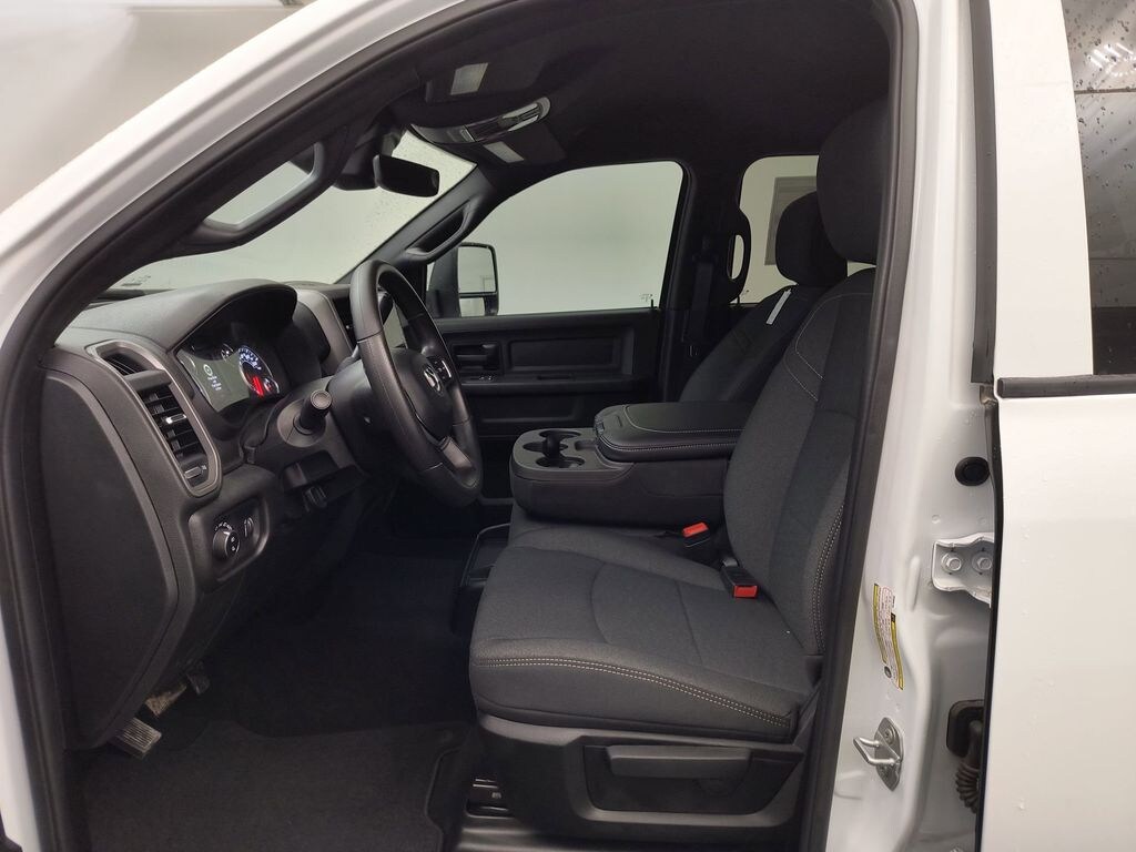 New 2026 Ram 3500 TRADESMAN CREW CAB 4X4 6'4 BOX Pickup