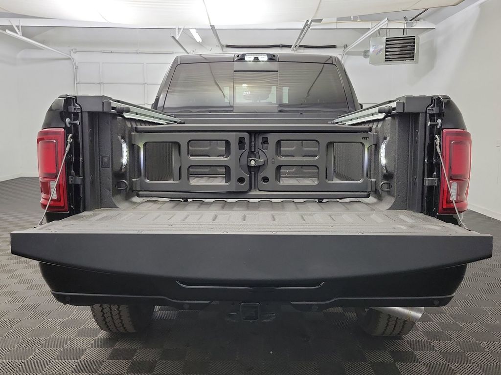 2025 RAM 3500 Limited - Photo 18