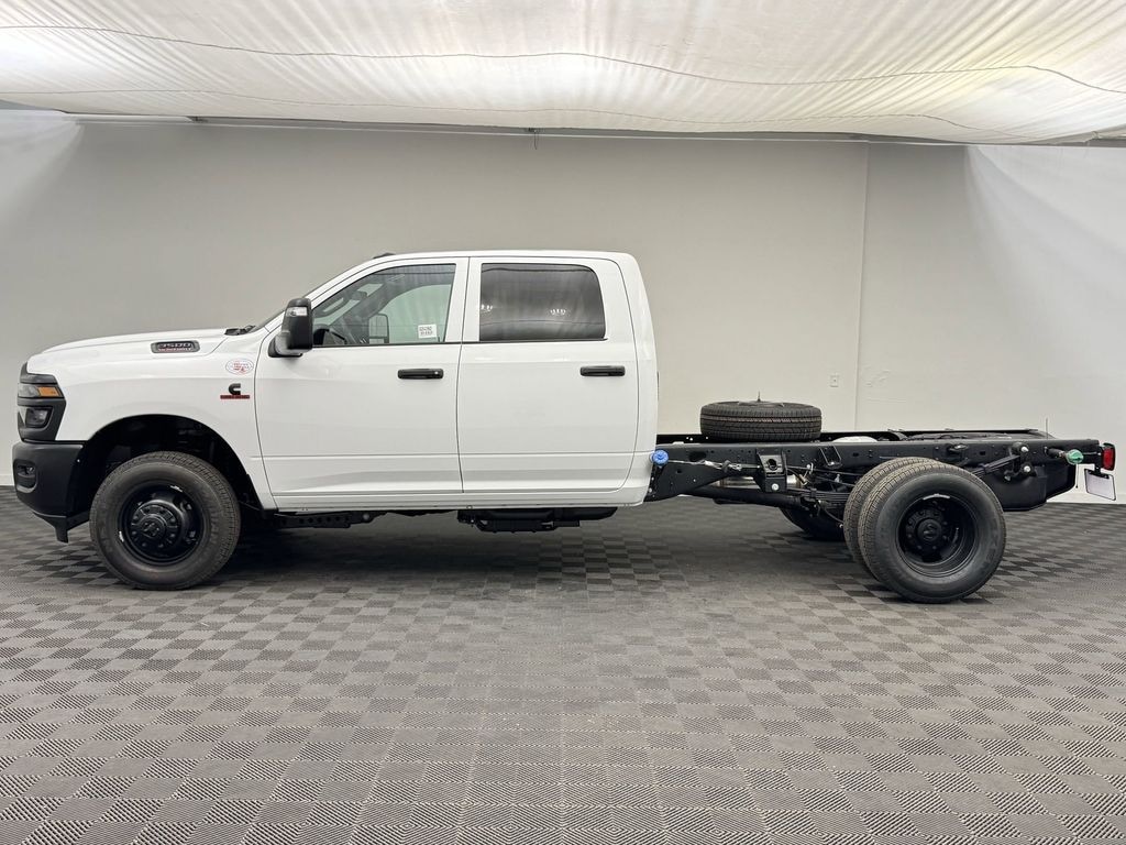 New 2025 Ram 3500 Chassis Cab 3500 TRADESMAN CREW CAB CHASSIS 4X4 60' CA Pickup