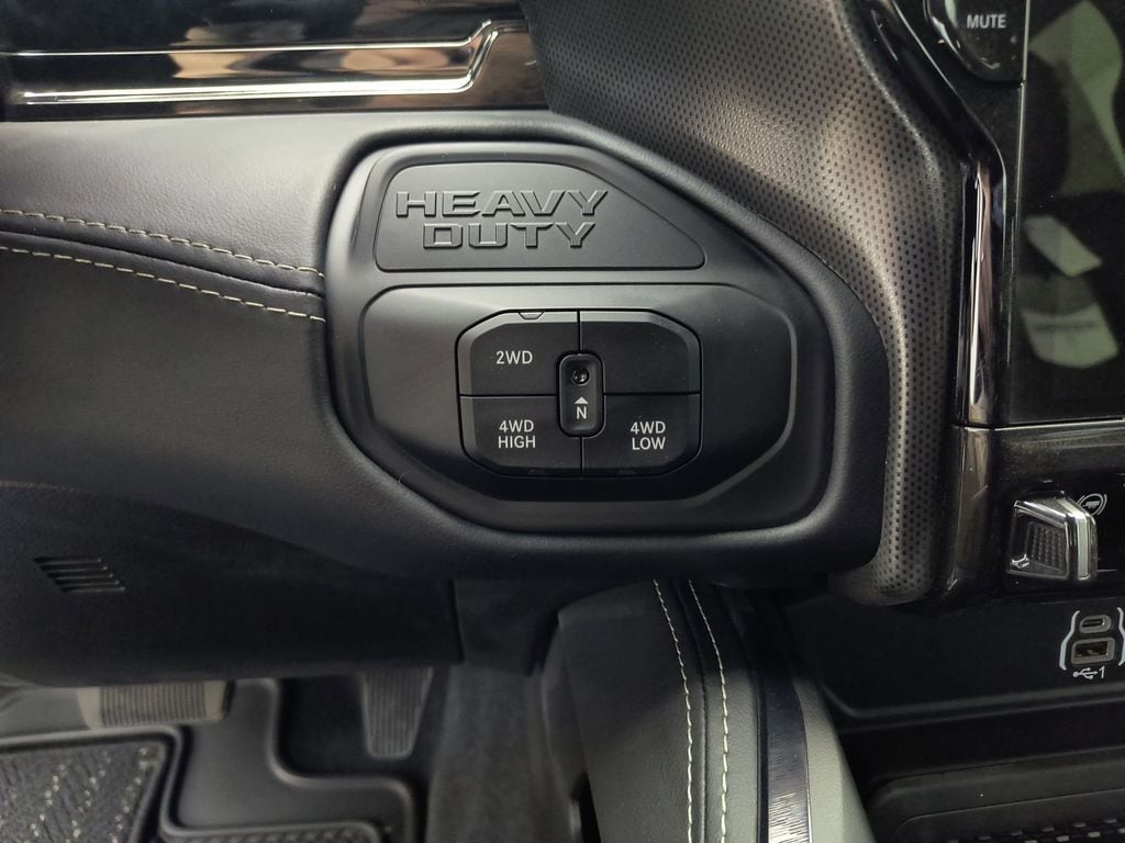 2025 RAM 3500 Limited - Photo 28