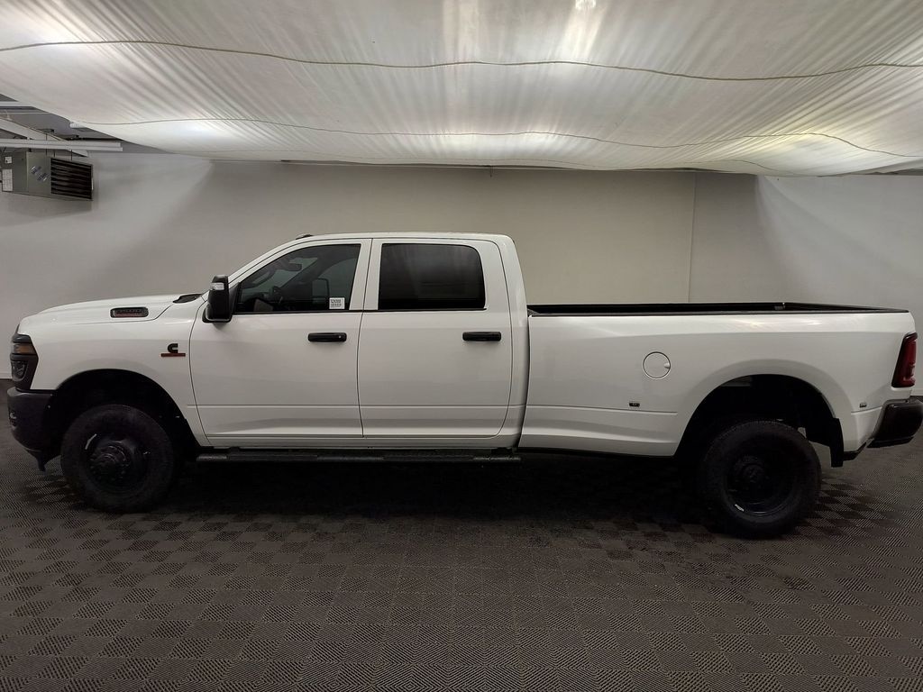 New 2026 Ram 3500 TRADESMAN CREW CAB 4X4 8' BOX Pickup