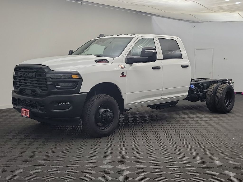 New 2025 Ram 3500 Chassis Cab 3500 TRADESMAN CREW CAB CHASSIS 4X4 60' CA Pickup