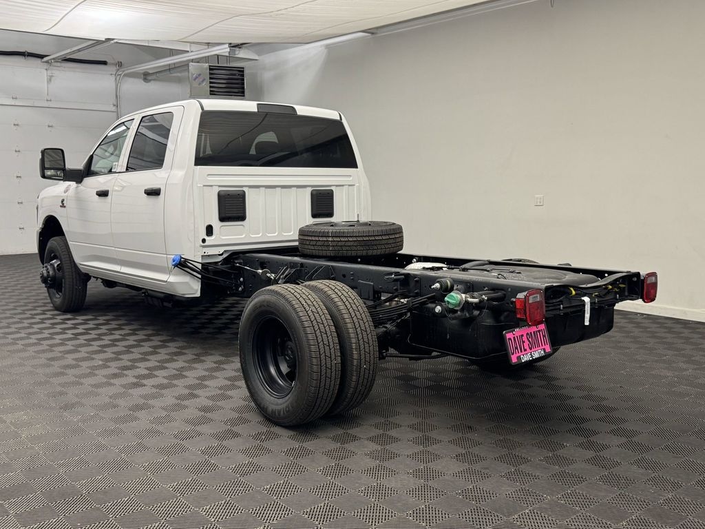 New 2025 Ram 3500 Chassis Cab 3500 TRADESMAN CREW CAB CHASSIS 4X4 60' CA Pickup