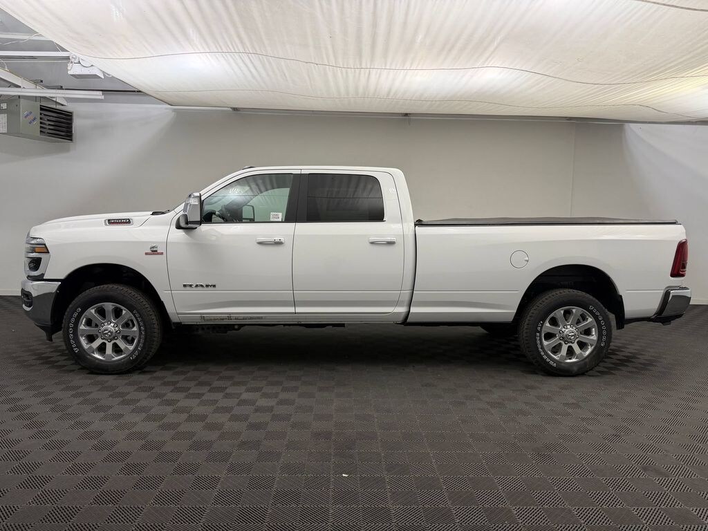 New 2026 Ram 3500 LARAMIE CREW CAB 4X4 8' BOX Pickup