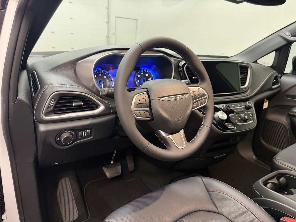 New 2027 Chrysler Pacifica SELECT AWD Passenger Van