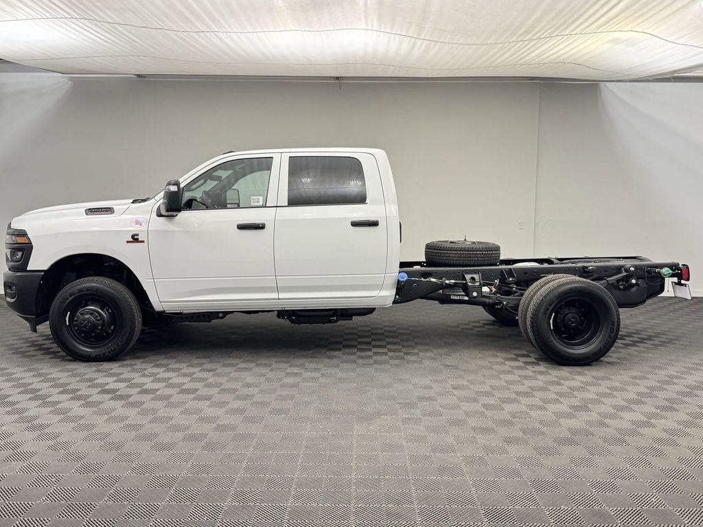 New 2025 Ram 3500 Chassis Cab 3500 TRADESMAN CREW CAB CHASSIS 4X4 60' CA Pickup