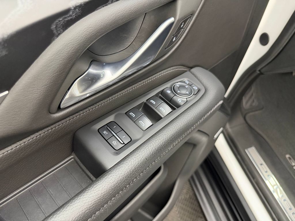 2024 GMC Yukon XL Denali - Photo 12