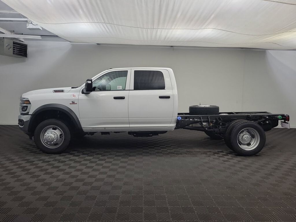 New 2026 Ram 5500 Chassis Cab TRADESMAN CREW 4X4 60' CA Pickup