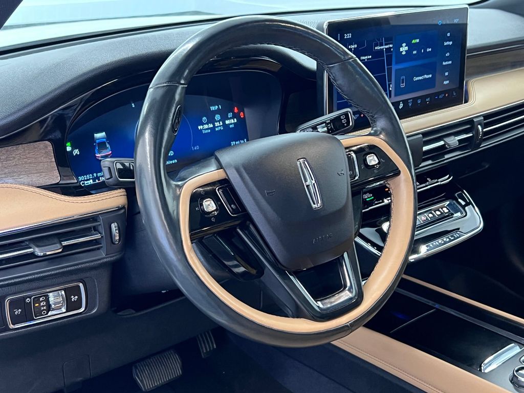 Corsair Reserve SUV