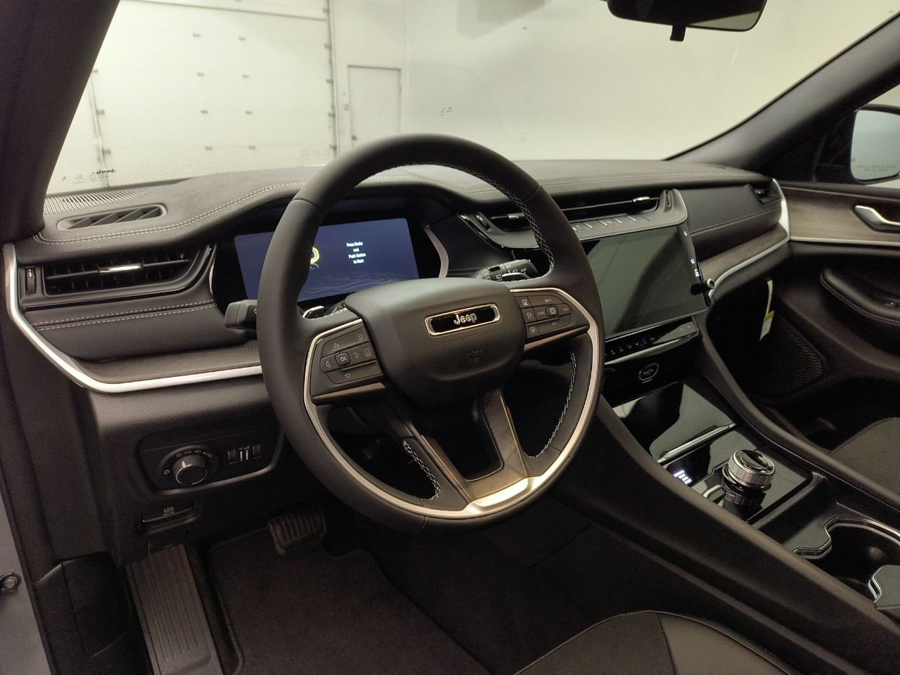New 2027 Jeep Grand Cherokee L 3 Row LAREDO 4X4 Sport Utility