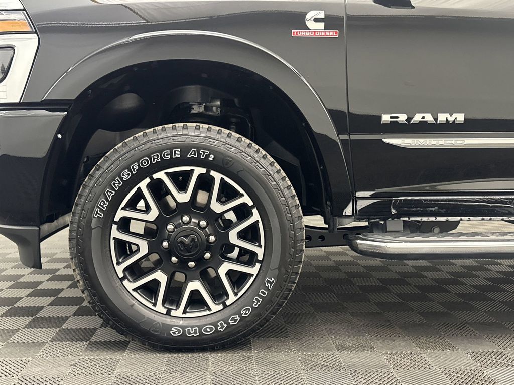 2025 RAM 3500 Limited - Photo 10