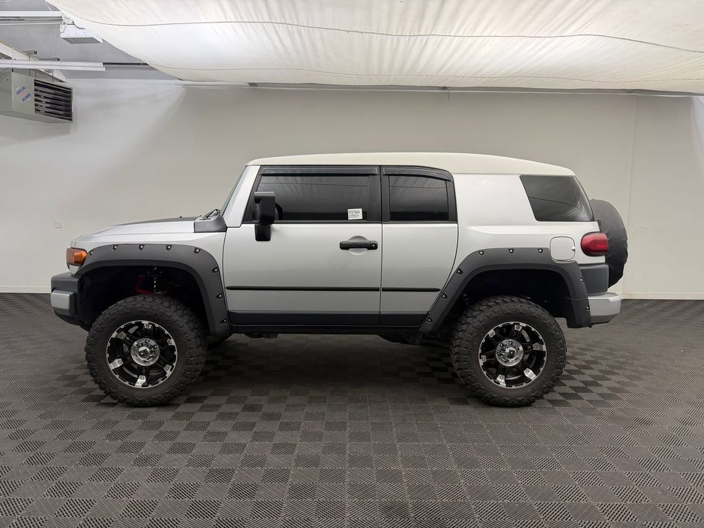 FJ Cruiser Base SUV