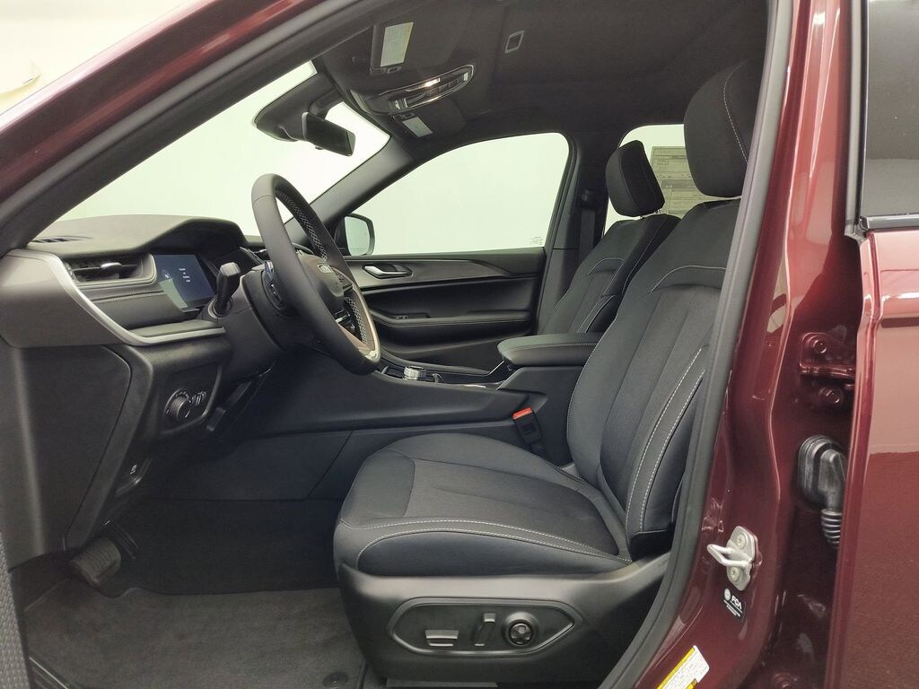 New 2025 Jeep Grand Cherokee L LAREDO X 4X4 Sport Utility