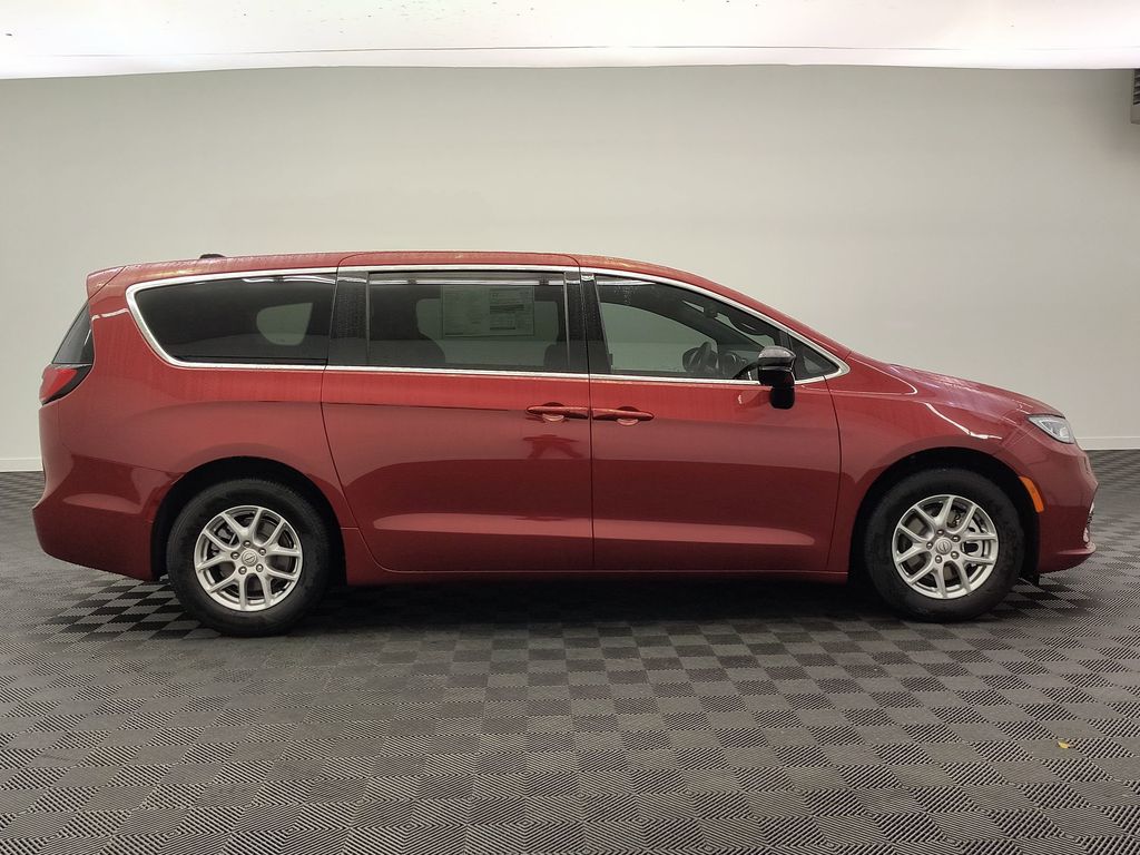 2026 Chrysler Pacifica Select - Photo 8