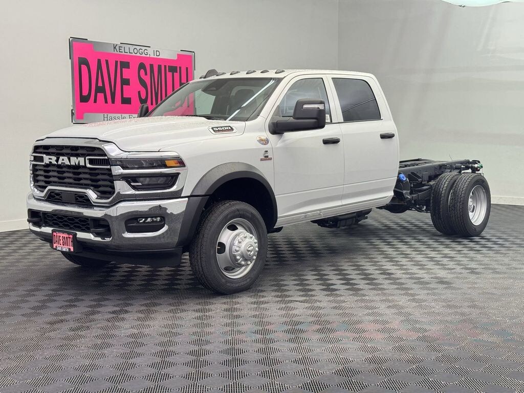 New 2025 Ram 5500 Chassis Cab 5500 TRADESMAN CHASSIS CREW CAB 4X4 60' CA Pickup