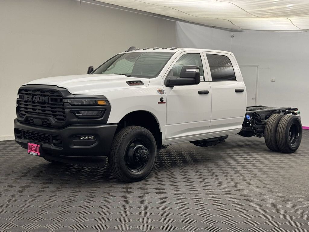 New 2025 Ram 3500 Chassis Cab 3500 TRADESMAN CREW CAB CHASSIS 4X4 60' CA Pickup