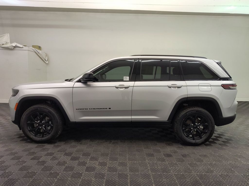 New 2026 Jeep Grand Cherokee LAREDO ALTITUDE 4X4 Sport Utility
